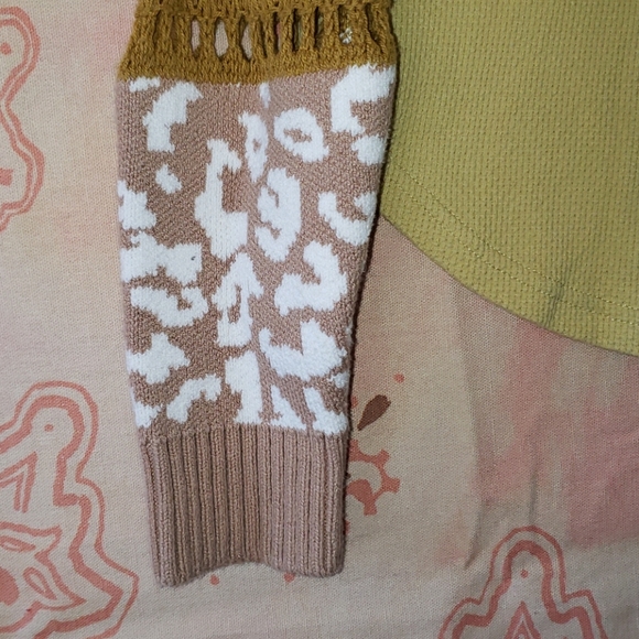 Switch it Up Thermal Top. Crochet Leopard Cheetah - Picture 7 of 16